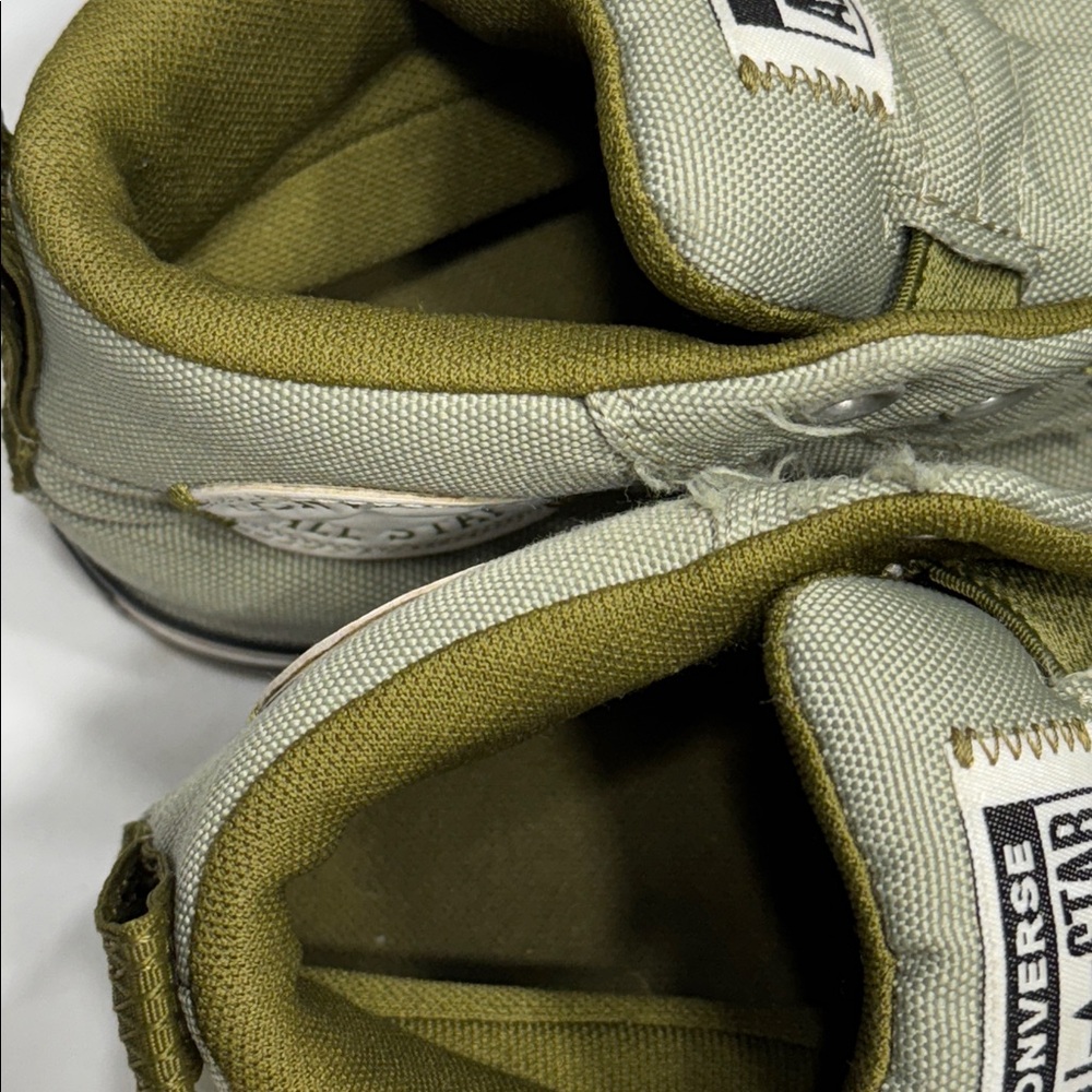 EUC unisex Converse All Star tennis shoes. Size men’s Size 7/women’s Size 9 - Picture 5 of 6